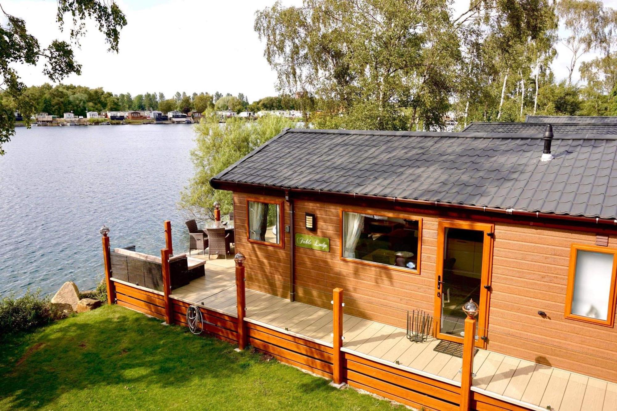 Fable Lodge Tattershall Lakes - Luxury Lakeside Lodge With Hot Tub Exterior photo