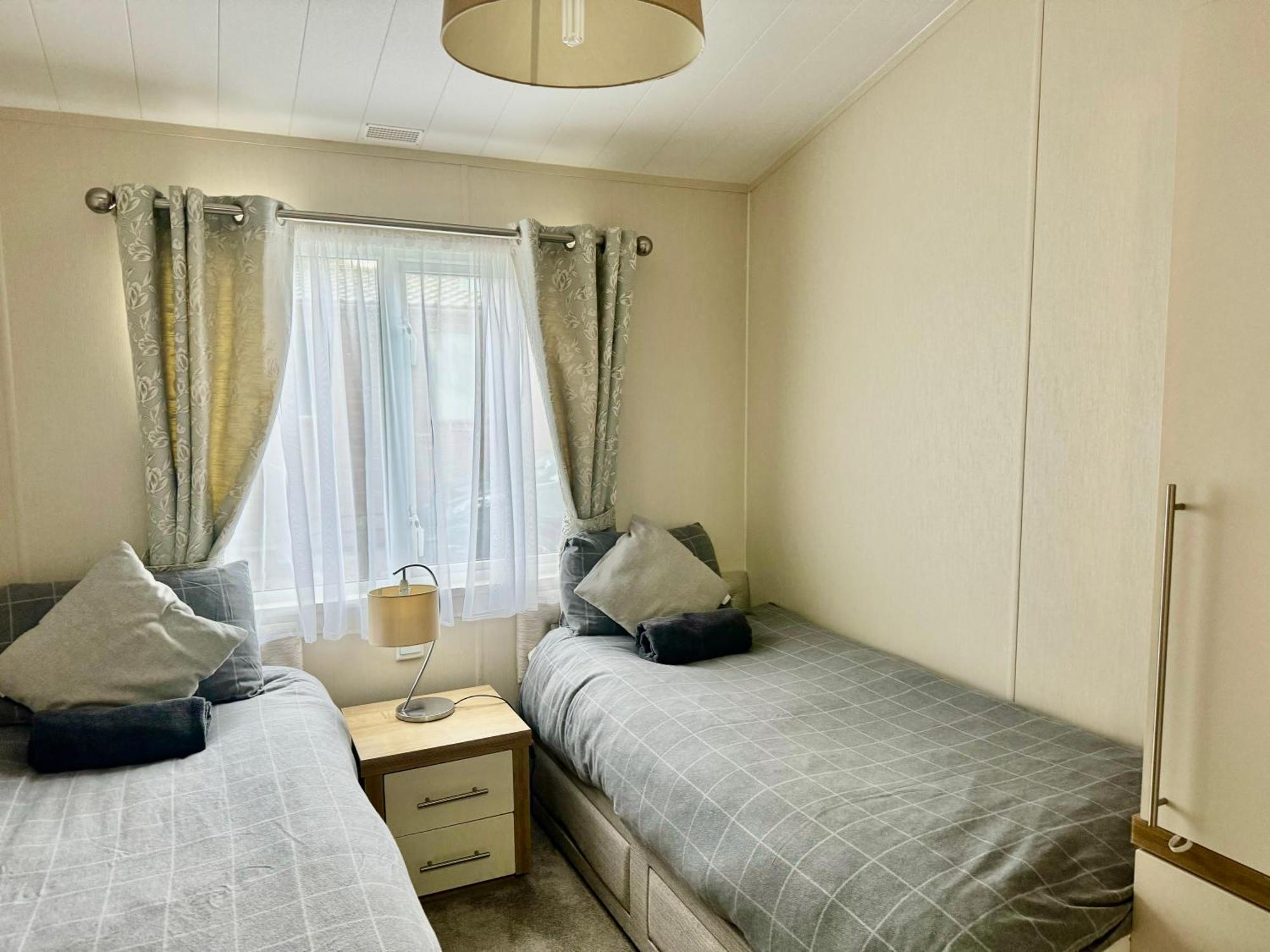 Fable Lodge Tattershall Lakes - Luxury Lakeside Lodge With Hot Tub Exterior photo